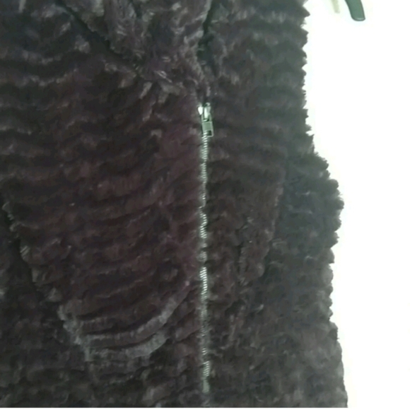 Patagonia women's pelage faux fur full zip vest dark purple sz S - Picture 3 of 7